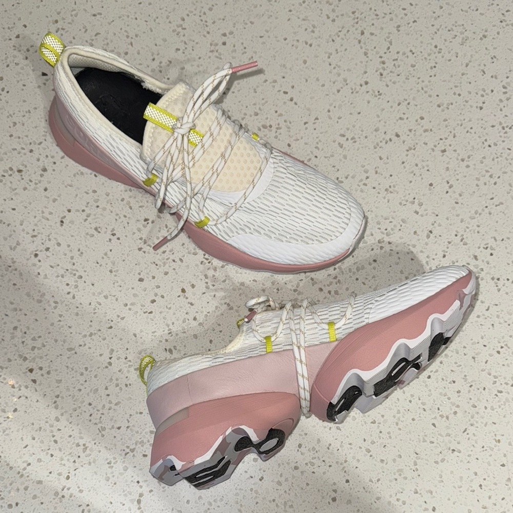 Unworn Sorel kinetic impact Sneakers